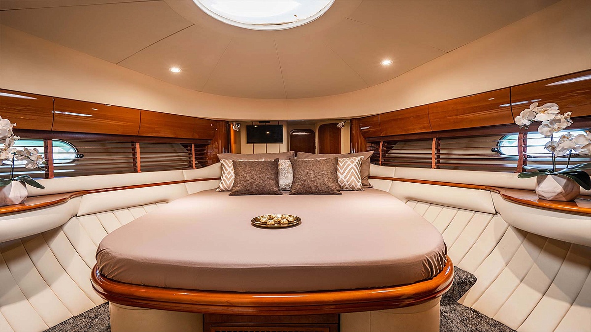 Аренда моторной яхты Princess 65 Oceana на Пхукете